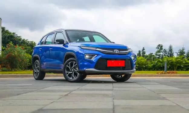 Toyota Urban Cruiser Hyryder - Cars Under 20 Lakh